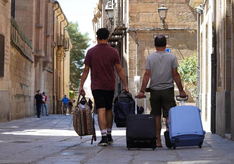 Salamanca registra en abril un nuevo récord de viajeros y pernoctaciones