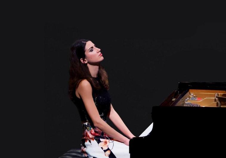 La pianista Susana Gómez presenta 'Bailando al siglo XX', en la Casa Lis