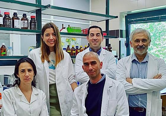 Científicos de la USAL y del CSIC que han descrito un nuevo género de bacterias.