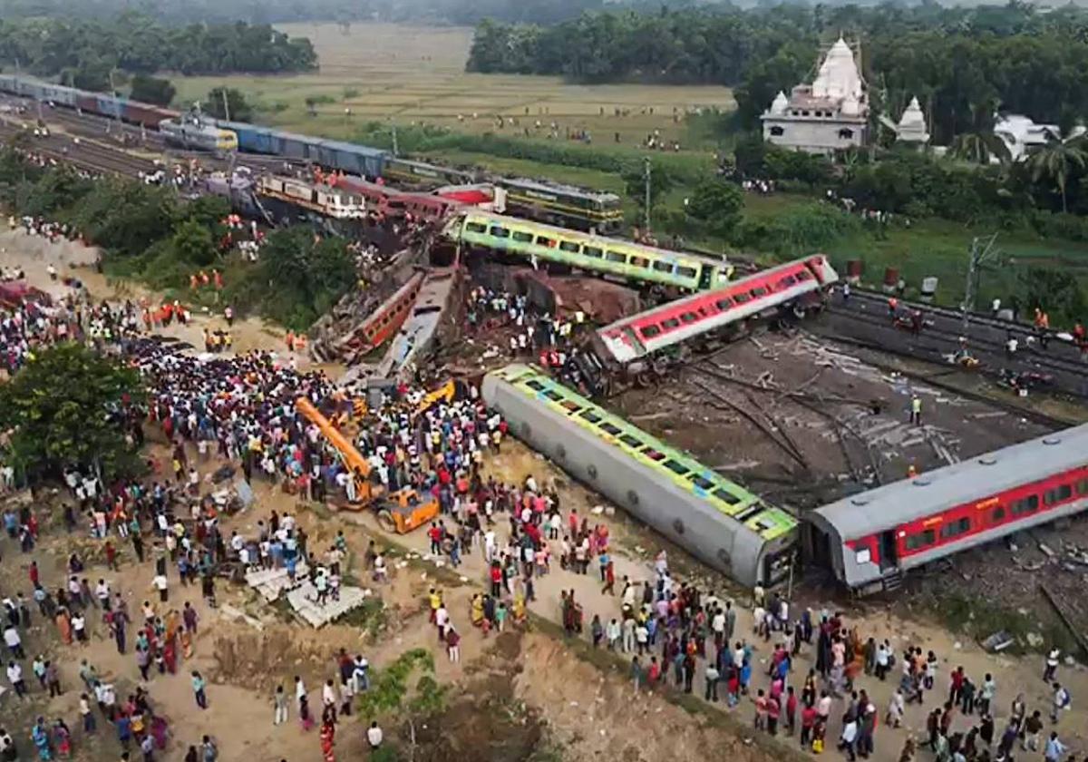 Tragedia ferroviaria en India con 280 muertos en una colisión entre tres trenes