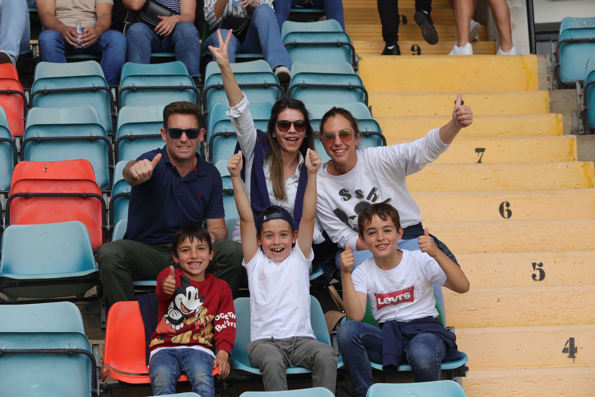 La grada, la afición y la tormenta sobre el Helmántico
