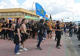 Llegada de los aficionados del Sant Andreu.