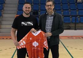 El presidente del BM Salamanca posa con Juan Martín del Boca.
