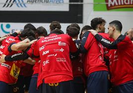 Los Hispanos júniors hacen piña en un partido anterior.