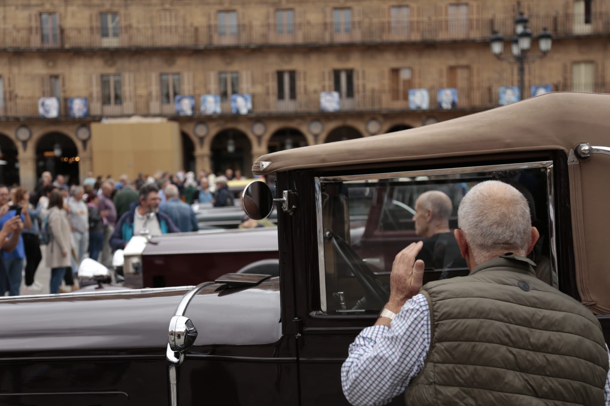 Los coches de la 25º edición del Rally Protagonistas llegan a Salamanca