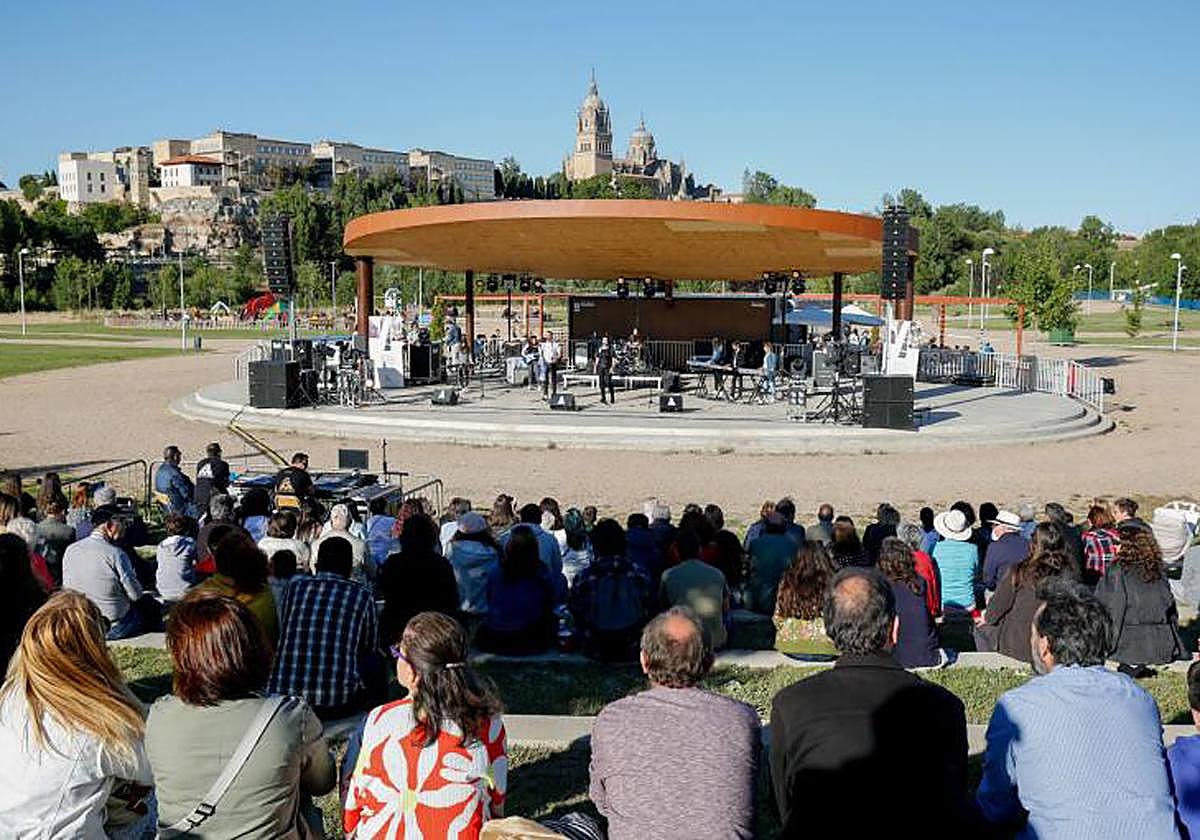 Imagen de archivo del concierto de las hogueras de las Fiestas de San Juan de Sahagún.