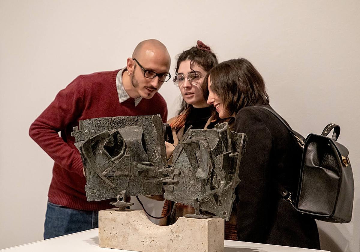 Exposición de obras de Venancio Blanco.