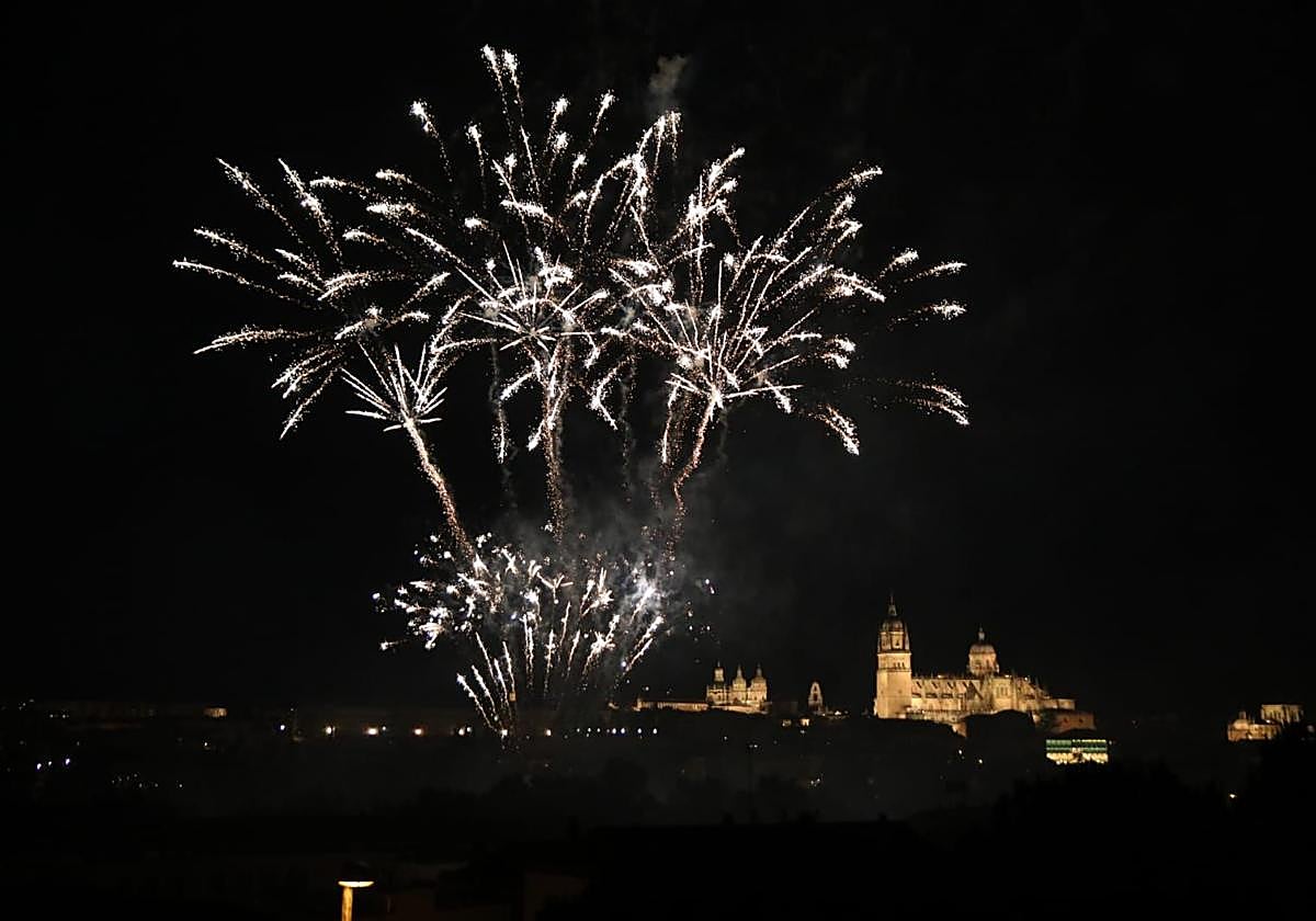 Salamanca despide San Juan de Sahagún con un espectáculo de fuegos artificiales