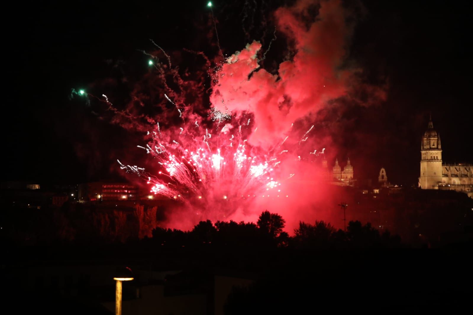 Salamanca despide San Juan de Sahagún con un espectáculo de fuegos artificiales