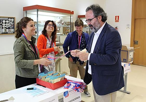 El vicedirector del Centro Nacional de Biotecnología, Lluís Montoliu, a su llegada al congreso.