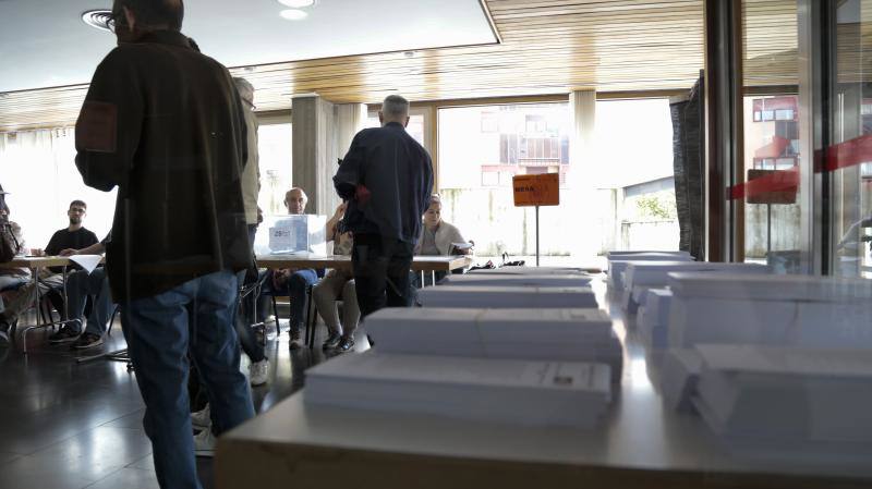 Papeletas en un colegio electoral.