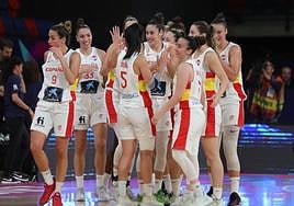 Las jugadoras españolas celebran la victoria.