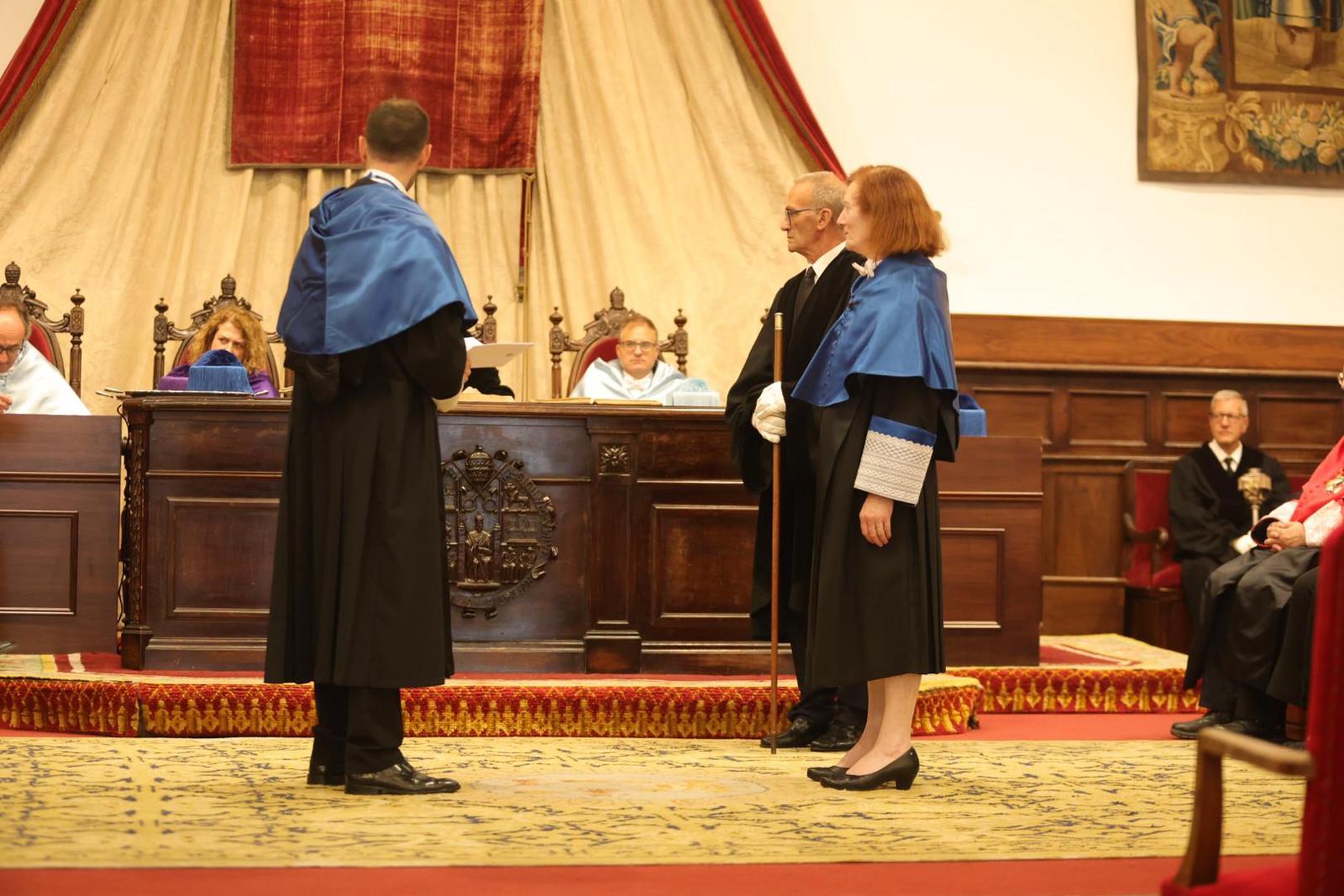 Investidura de Antonio Colinas y Margaret Murnane como nuevos doctores honoris causa de la Usal