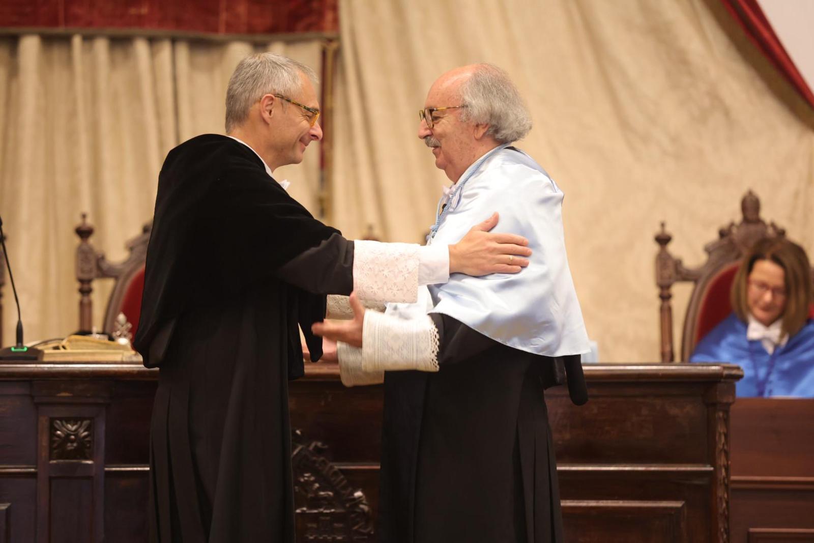 Investidura de Antonio Colinas y Margaret Murnane como nuevos doctores honoris causa de la Usal