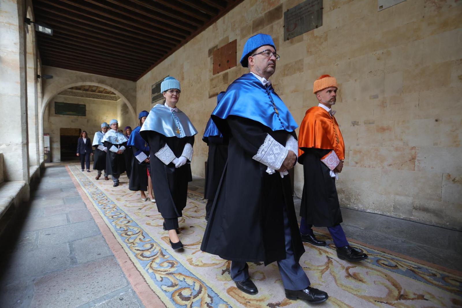 Investidura de Antonio Colinas y Margaret Murnane como nuevos doctores honoris causa de la Usal