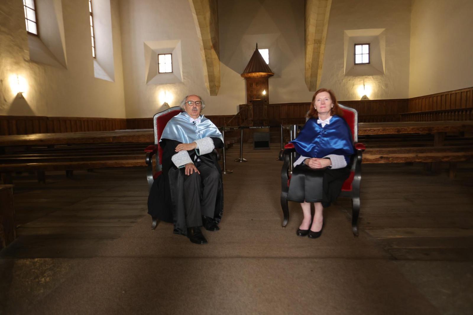 Investidura de Antonio Colinas y Margaret Murnane como nuevos doctores honoris causa de la Usal