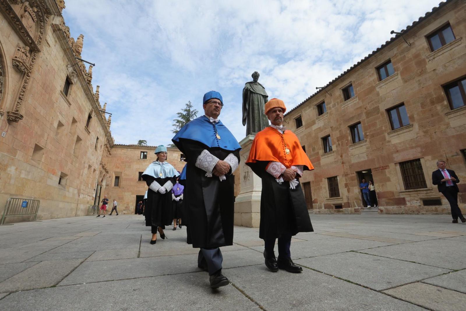 Investidura de Antonio Colinas y Margaret Murnane como nuevos doctores honoris causa de la Usal