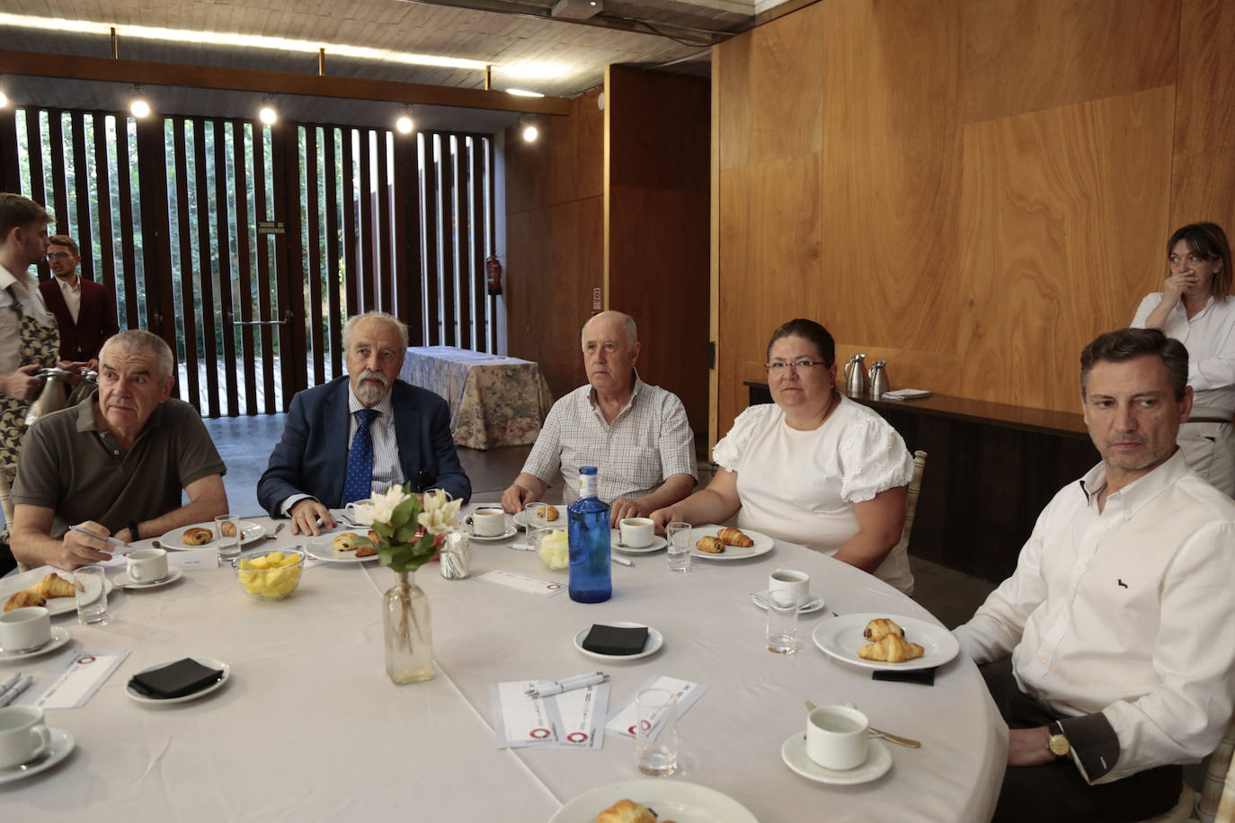 De dcha. a izda.: Gonzalo Cuadrado, Angela Hernández, Mariano Pordomingo, Pedro Grijalba y Faustino Andrés