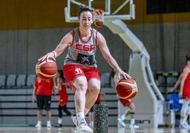 Silvia Domínguez, en un entrenamiento con España.