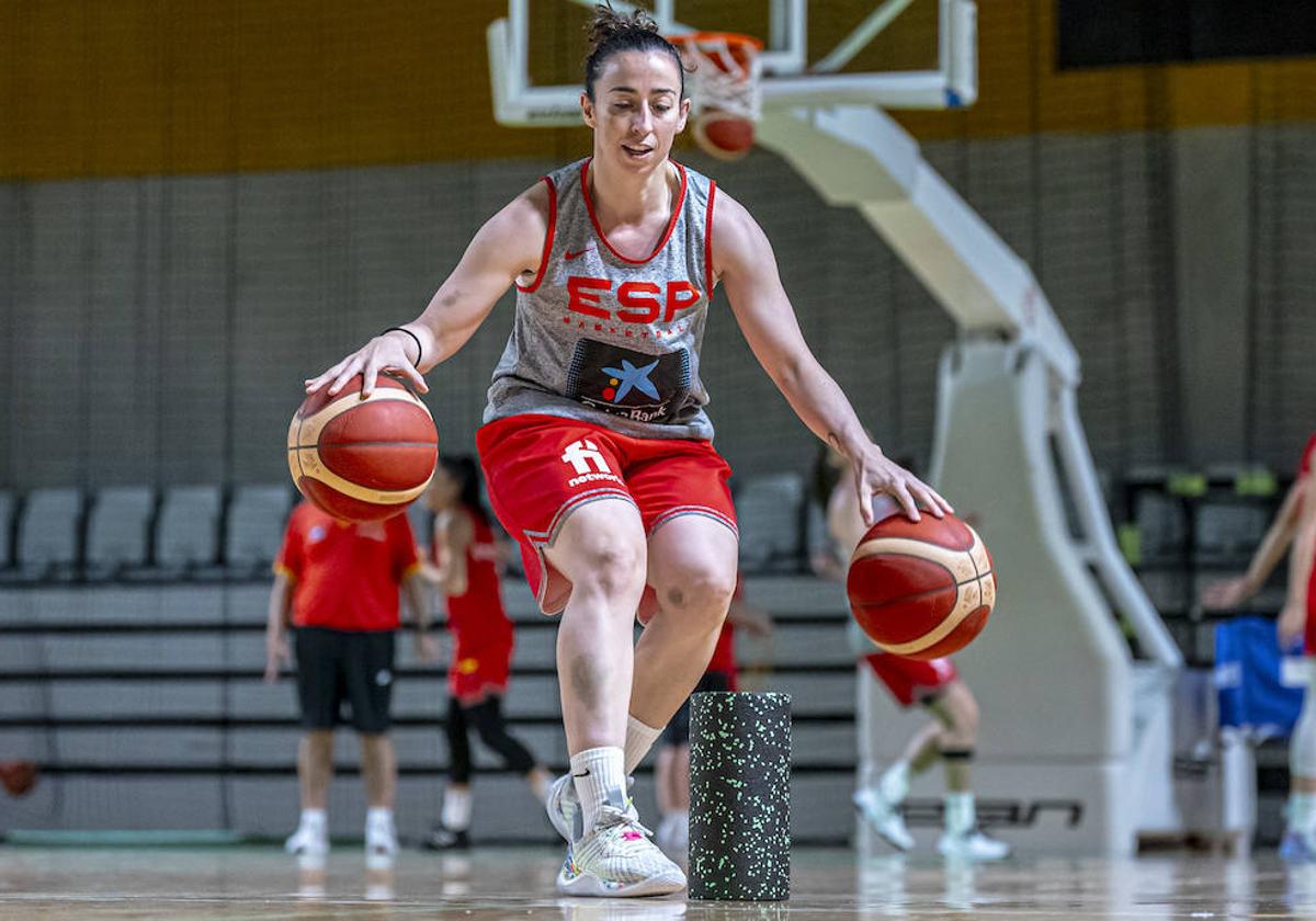 Silvia Domínguez, en un entrenamiento con España.