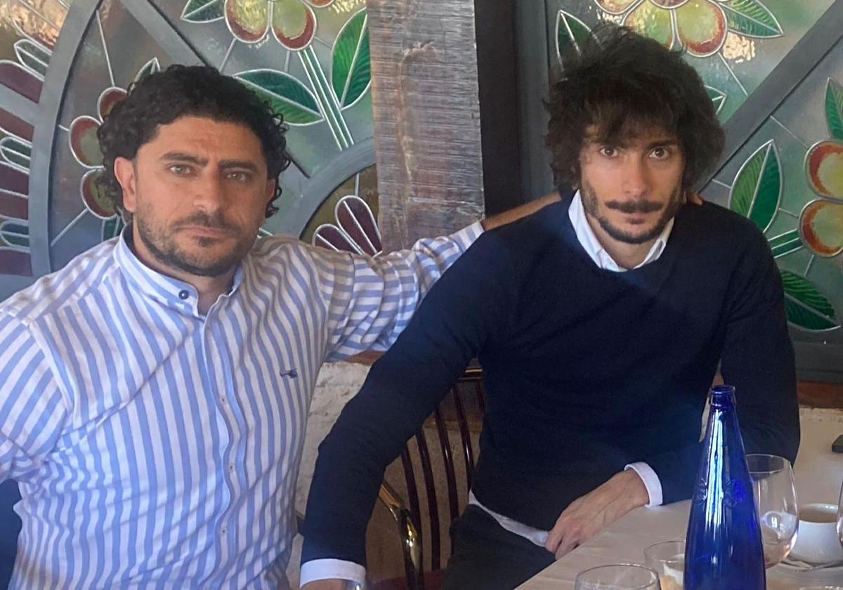 Víctor Andrés, a la derecha, junto a su hermano Rubén, nuevo director deportivo de Unionistas de Salamanca.