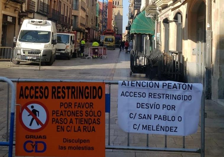 Indignación con el Ayuntamiento de los comerciantes por el cierre sin aviso de la Rúa
