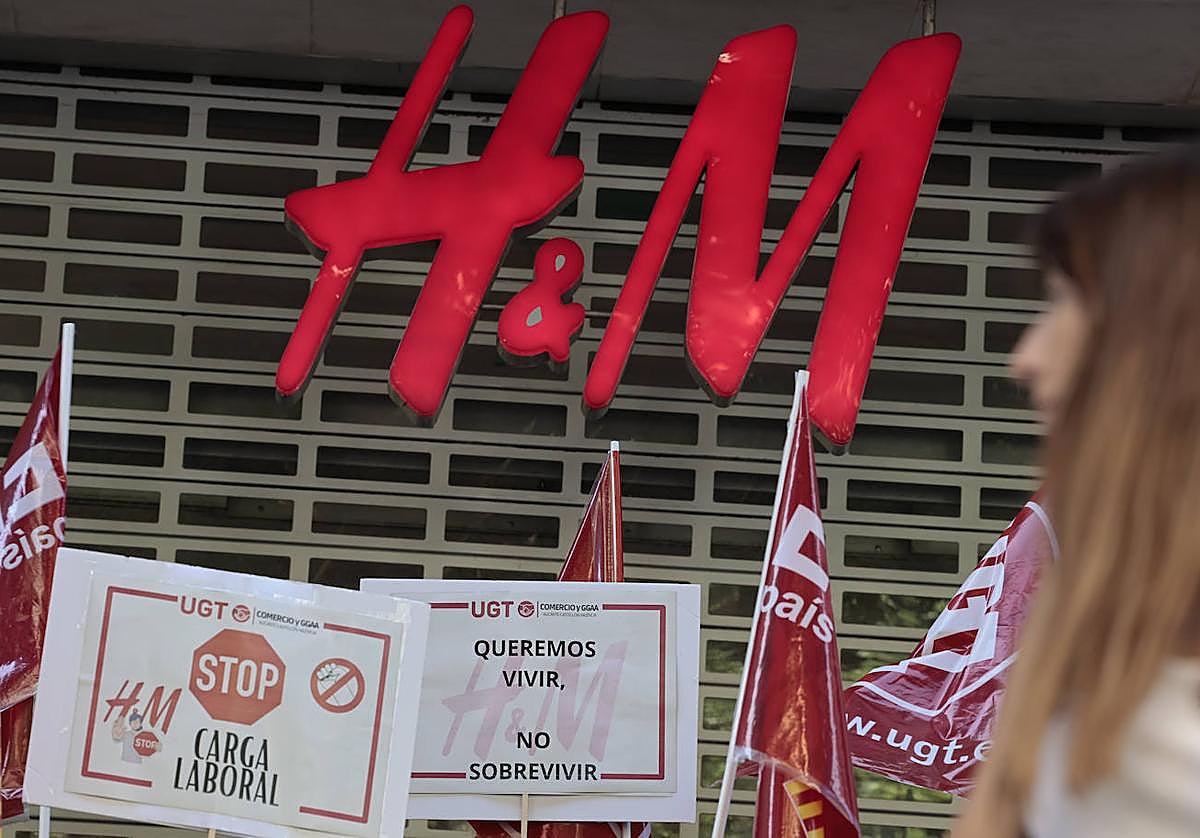 Movilizaciones frente a una tienda de H&M.
