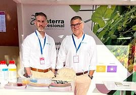 Expositor de Grupo MIRAT en el Congreso Internacional de Frutos Rojos.