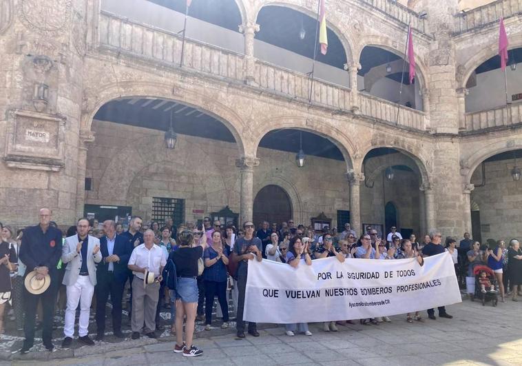 Ciudad Rodrigo vuelve a salir a la calle para apoyar a sus bomberos en el día de su fiesta