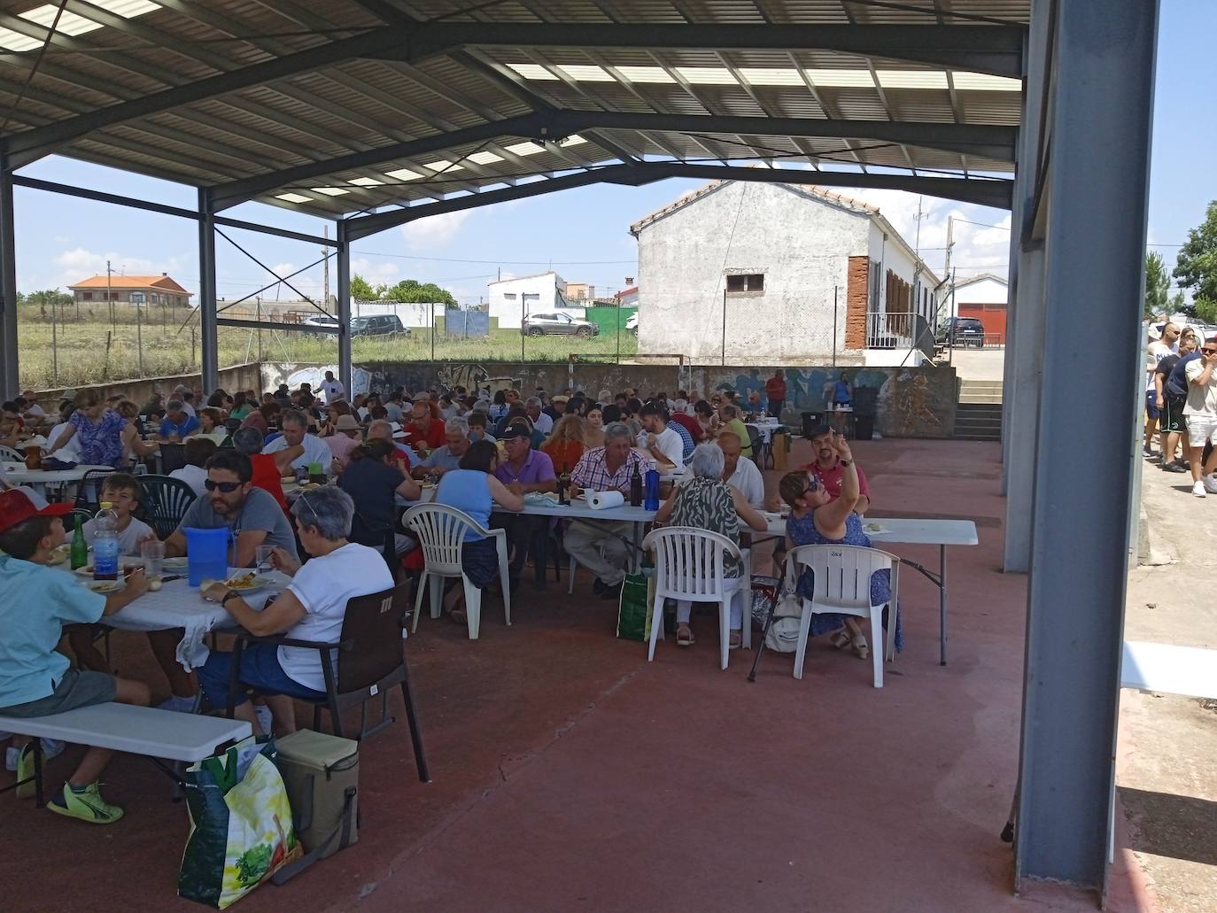 Monterrubio de la Sierra despide las fiestas con una paella