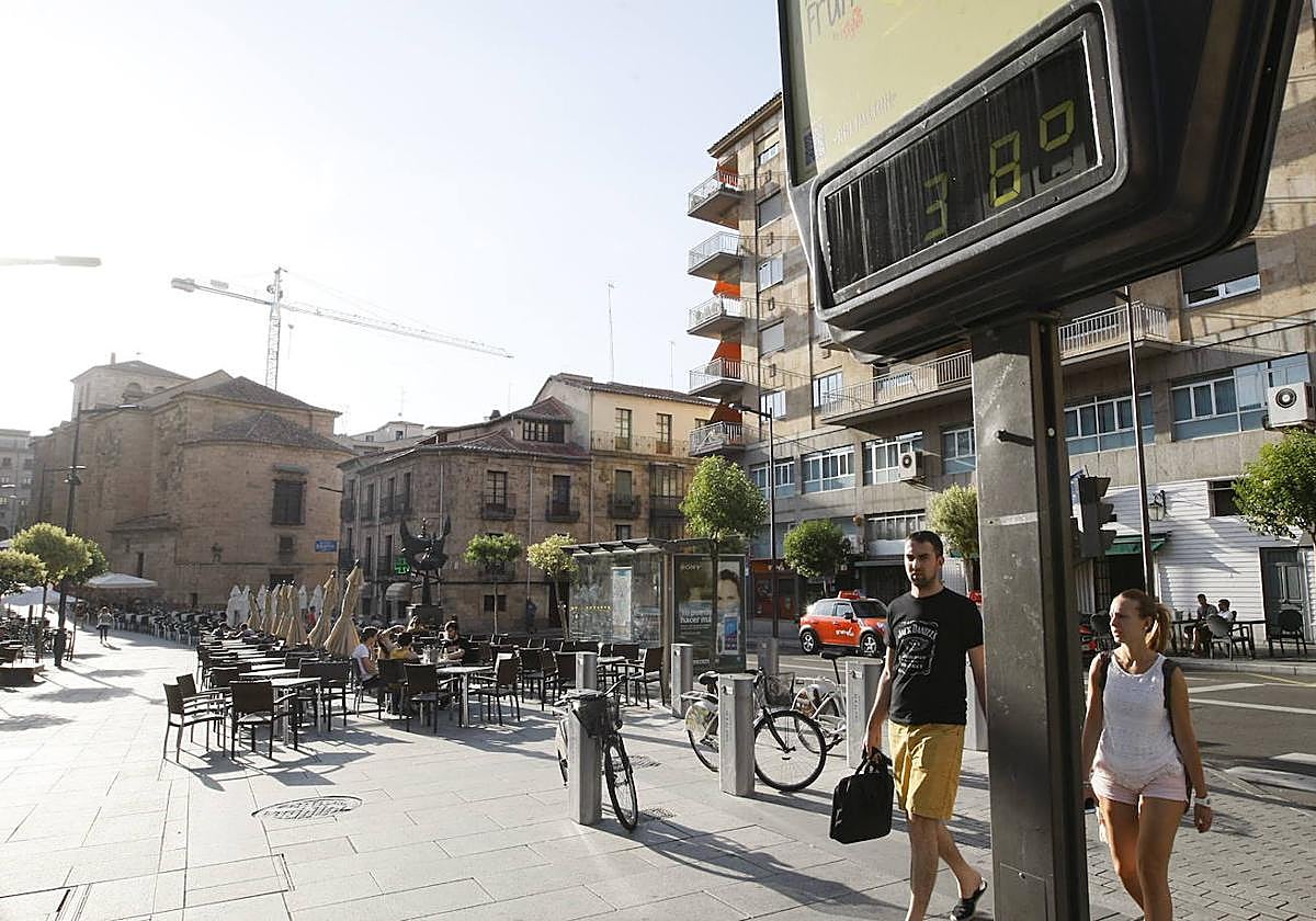 Imagen de archivo de una jornada con hasta 38 grados en Salamanca.