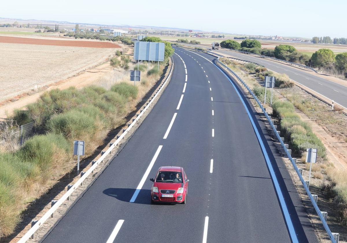 Primera fase de las obras de reasfaltado de la autovía.