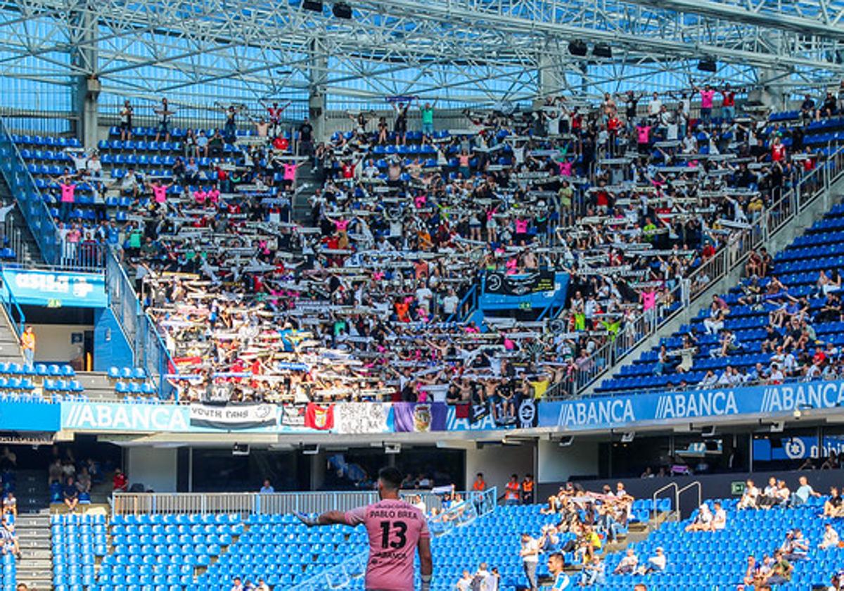 Afición de Unionistas desplazada hasta Riazor, estadio del Deportivo de la Coruña.