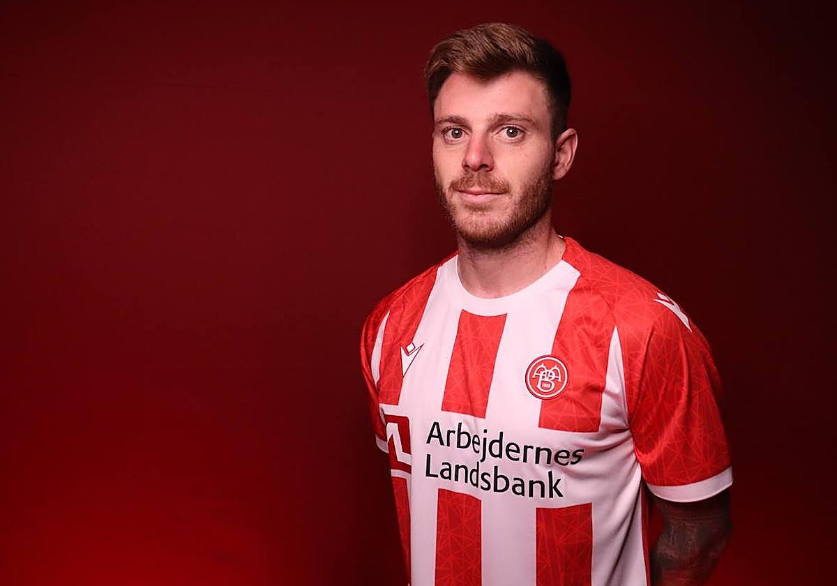 Diego Caballo, con su equipo de Dinamarca.