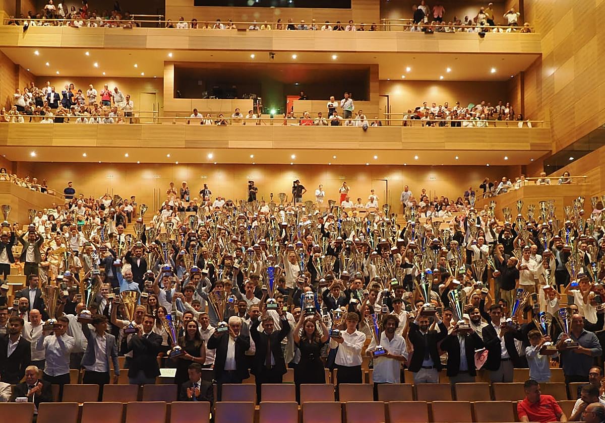 Entrega de trofeos a los Campeones RFCYLF 2022/23