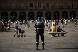 Agenda de la Policía Local en la Plaza Mayor de Salamanca.