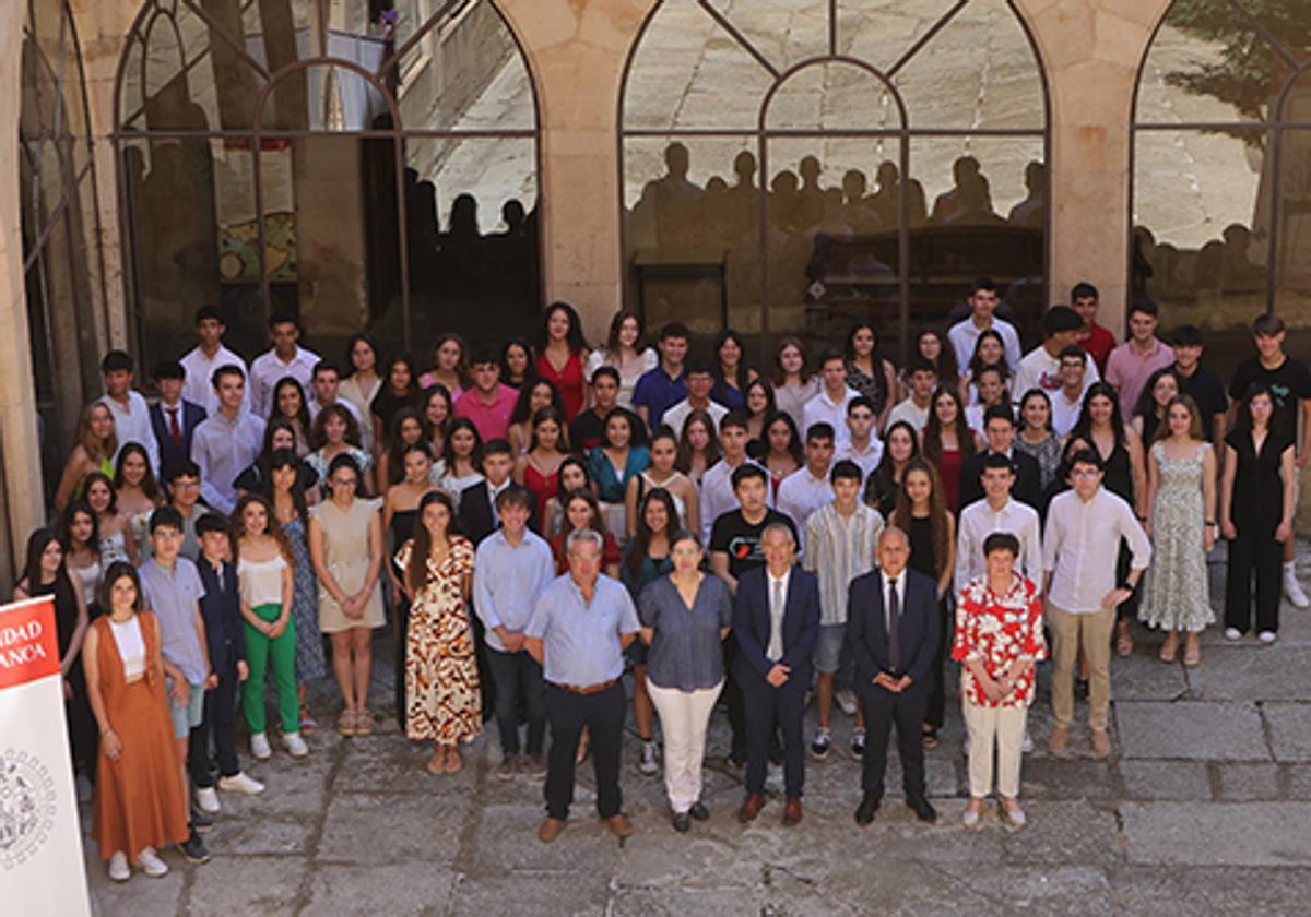 La Usal premia a los estudiantes con mejores notas en la fase general de la EBAU