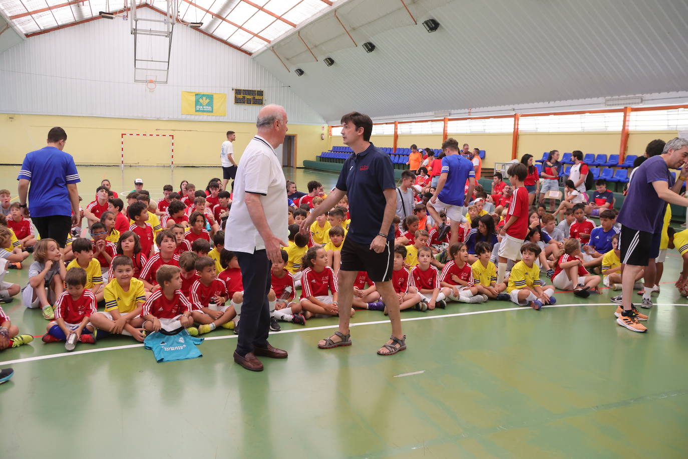 Vicente del Bosque visita su campus en Salamanca