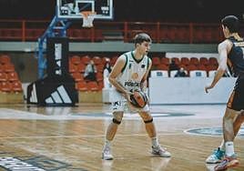 Albert Garrido disputando un encuentro la pasada temporada