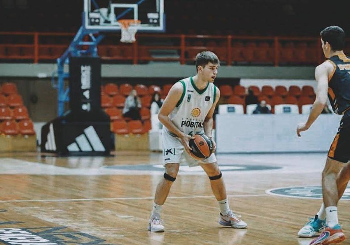 Albert Garrido disputando un encuentro la pasada temporada