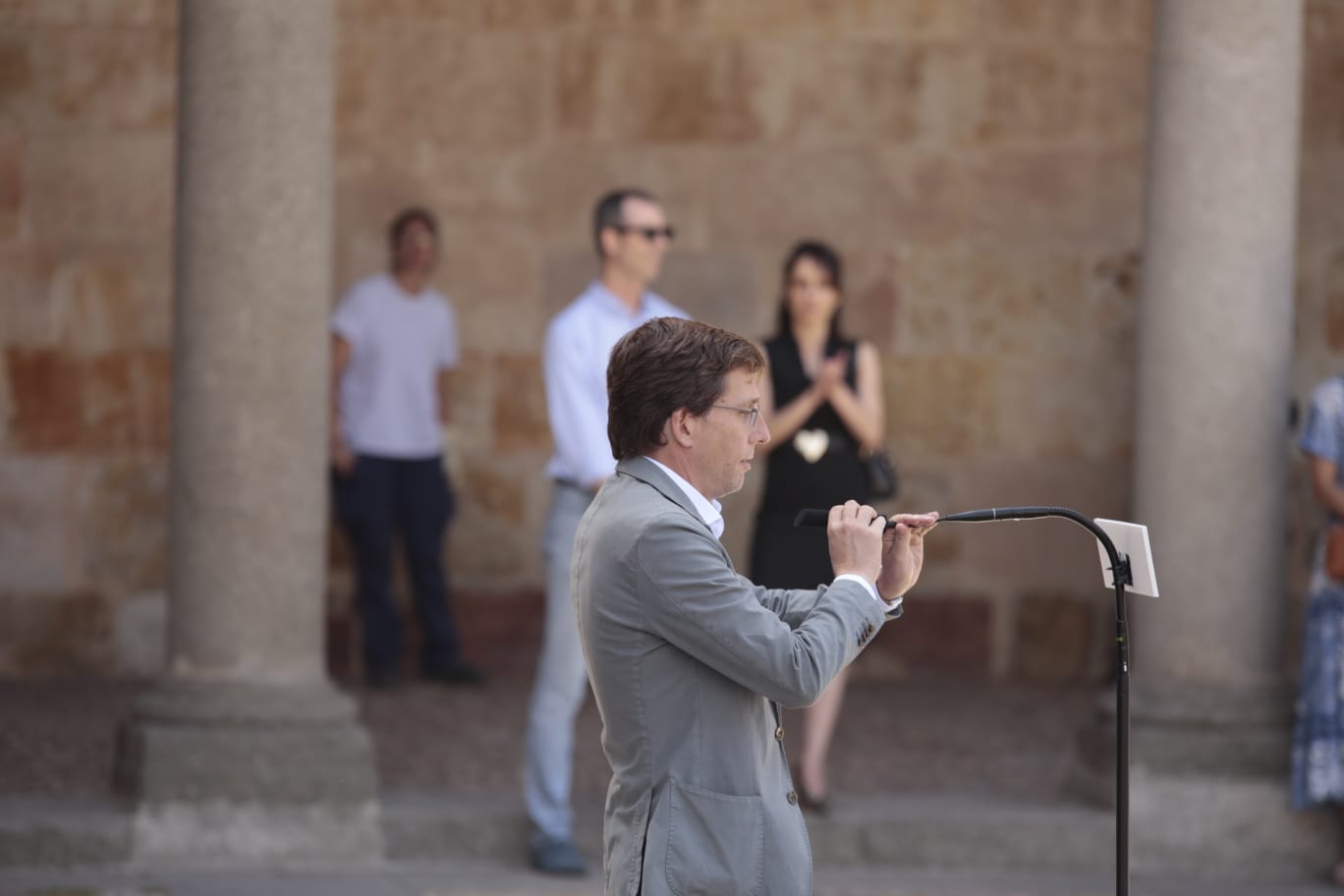 Almeida visita Salamanca y apuesta por su comunicación ferroviaria con Madrid