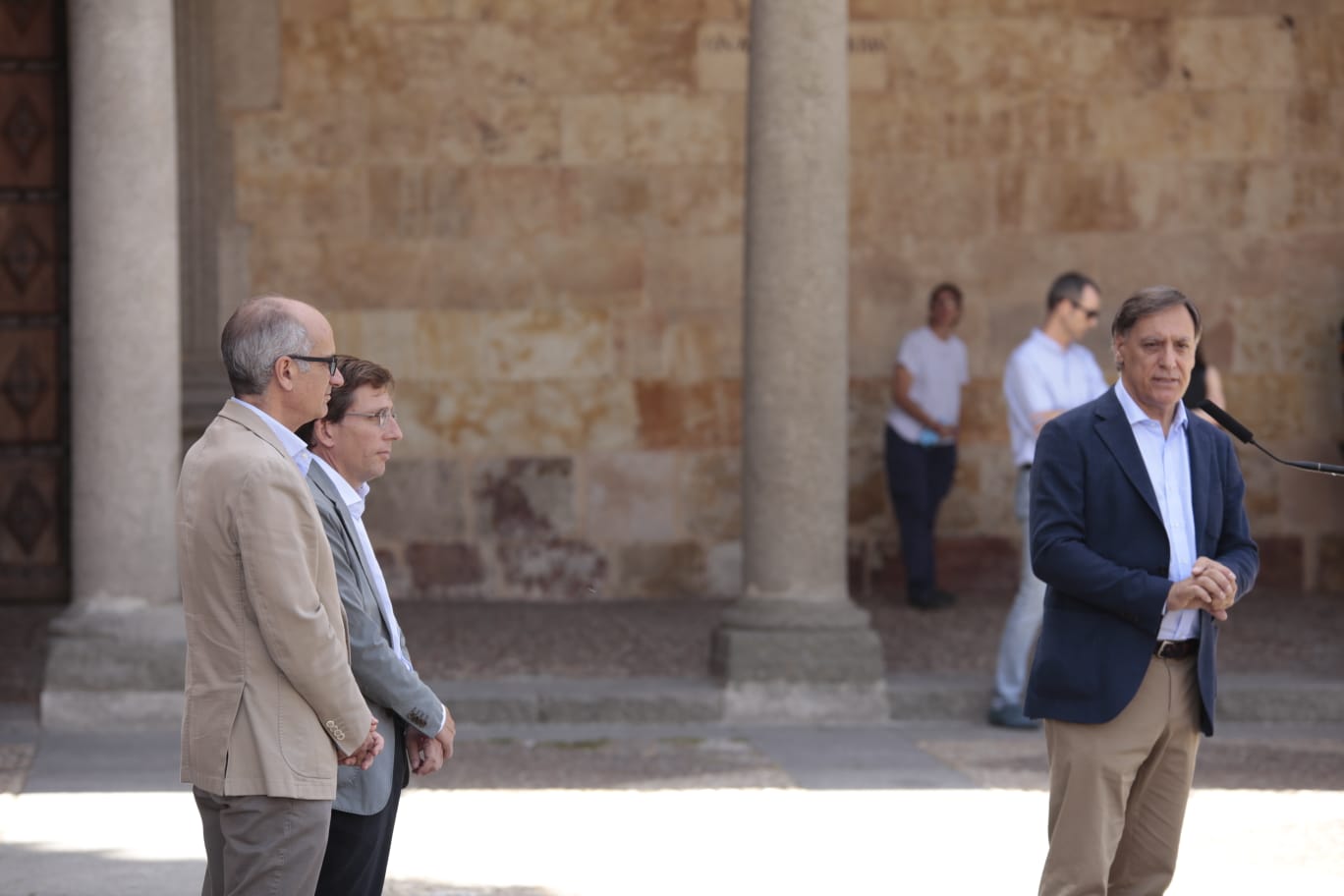 Almeida visita Salamanca y apuesta por su comunicación ferroviaria con Madrid