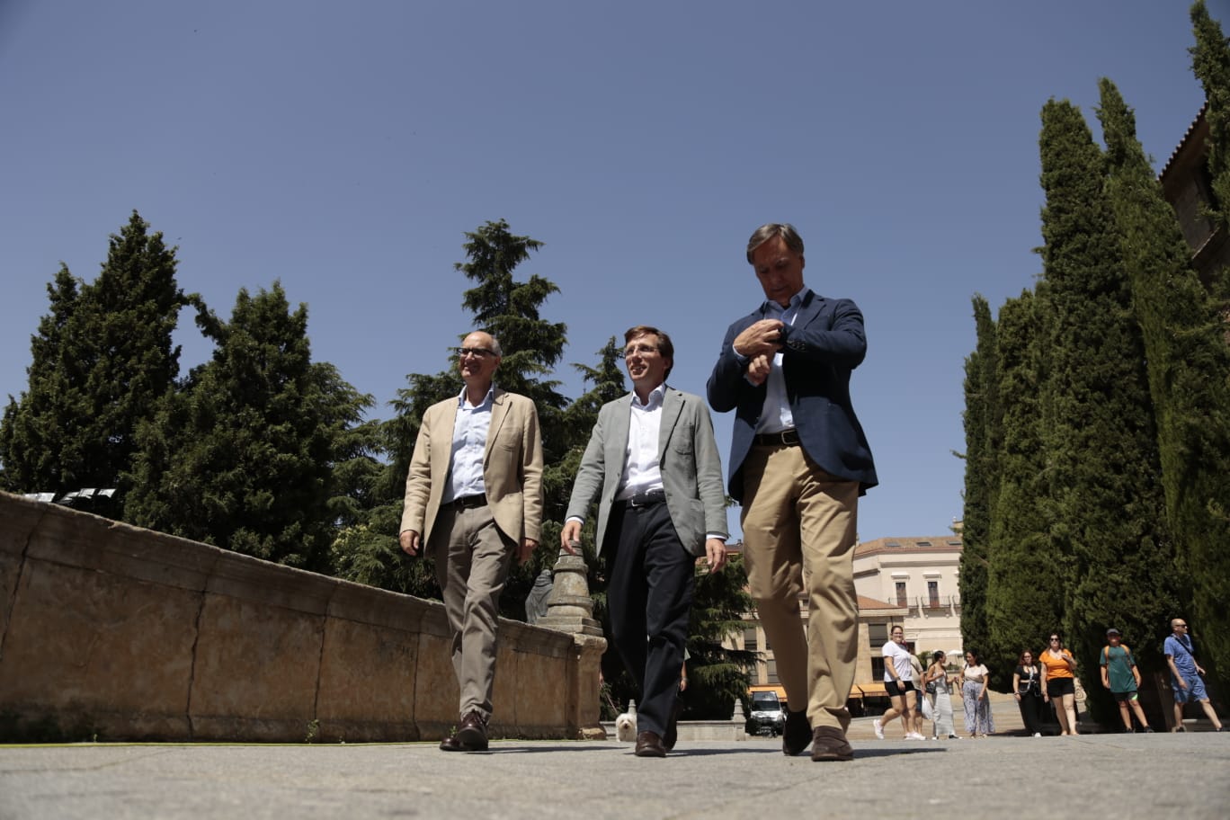 Almeida visita Salamanca y apuesta por su comunicación ferroviaria con Madrid