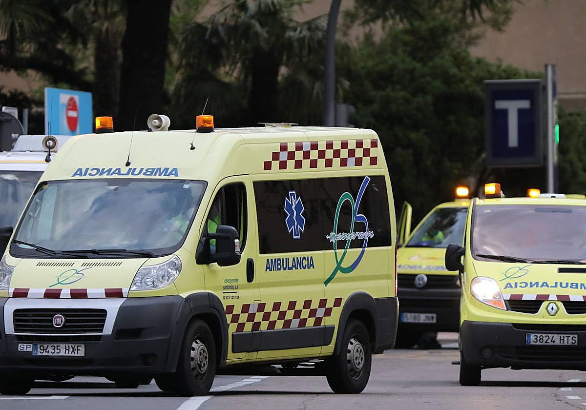 Un camión volcado y un atropello dejan dos heridos de más de 60 años en Salamanca