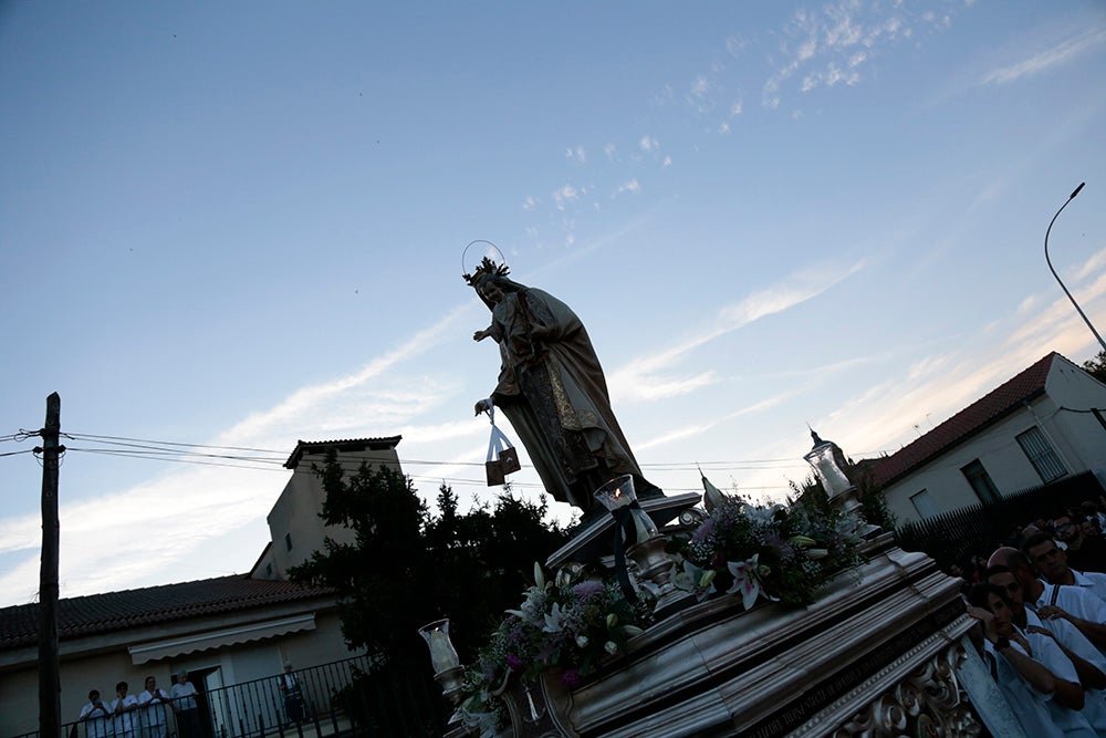 Devoción por la Virgen del Carmen junto al río
