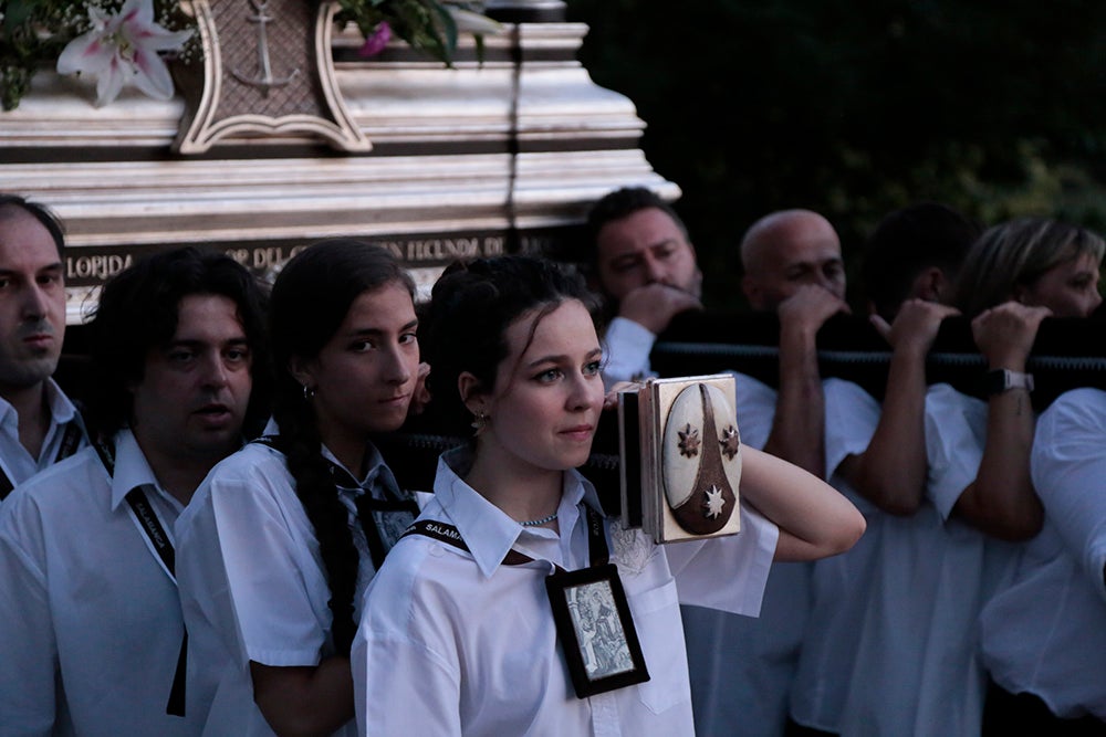 Devoción por la Virgen del Carmen junto al río