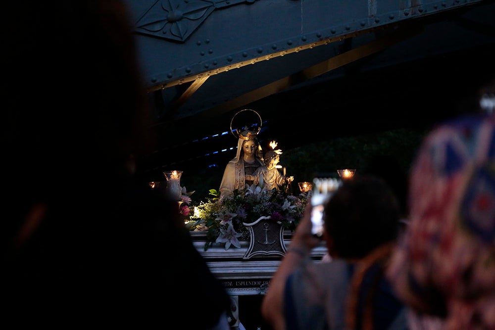 Devoción por la Virgen del Carmen junto al río