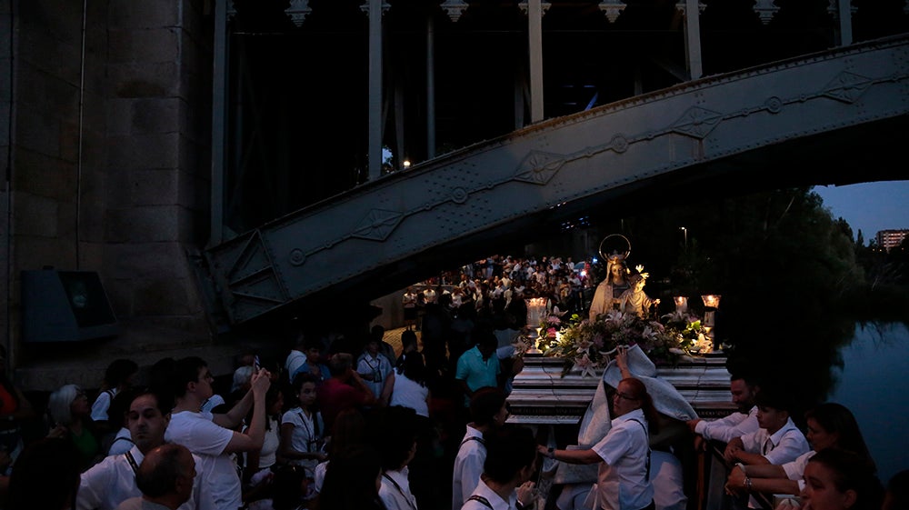 Devoción por la Virgen del Carmen junto al río