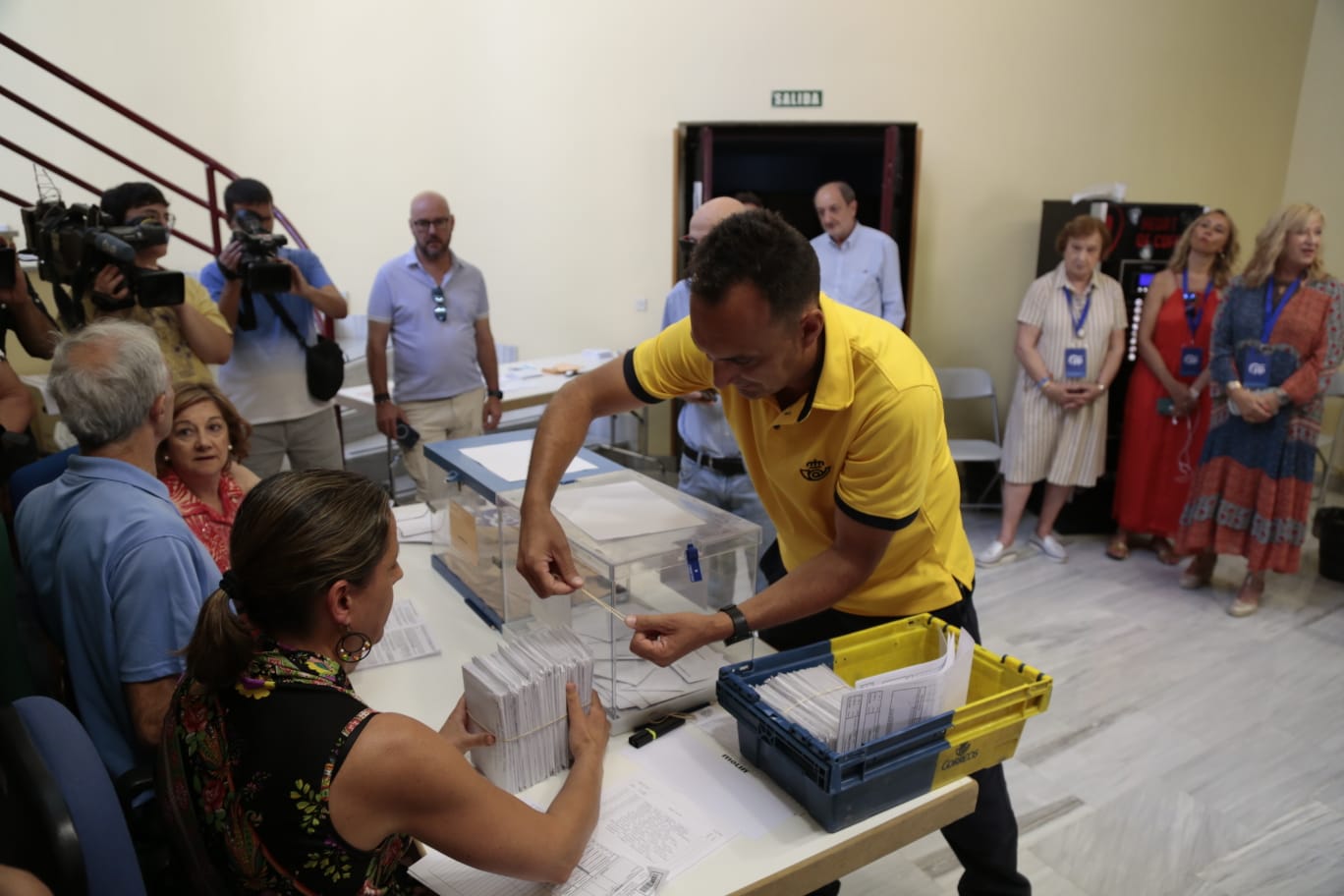 Normalidad en las primeras horas de la jornada electoral en Salamanca