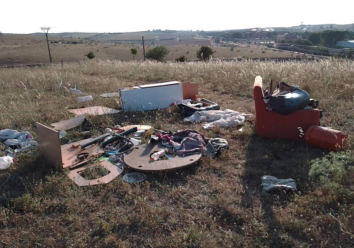 Imagen de uno de los lugares en los que se han depositado escombros.